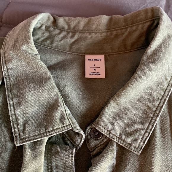 NWT, WOMEN beautiful olive green button up blouse - Picture 5 of 7